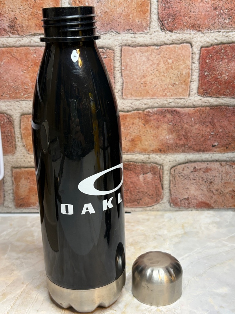 Oakley plastic &  Stainless Steel  Bottle 28oz - Picture 5 of 5